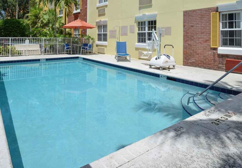 Candlewood Suites Miami Lakes By Ihg Екстериор снимка