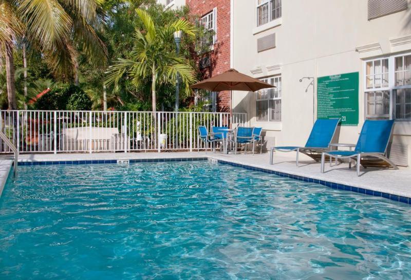 Candlewood Suites Miami Lakes By Ihg Екстериор снимка