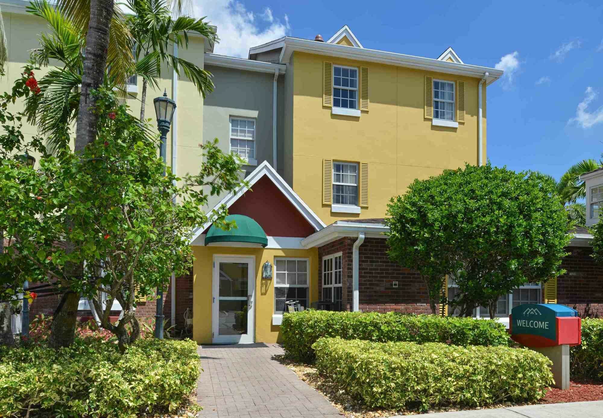 Candlewood Suites Miami Lakes By Ihg Екстериор снимка