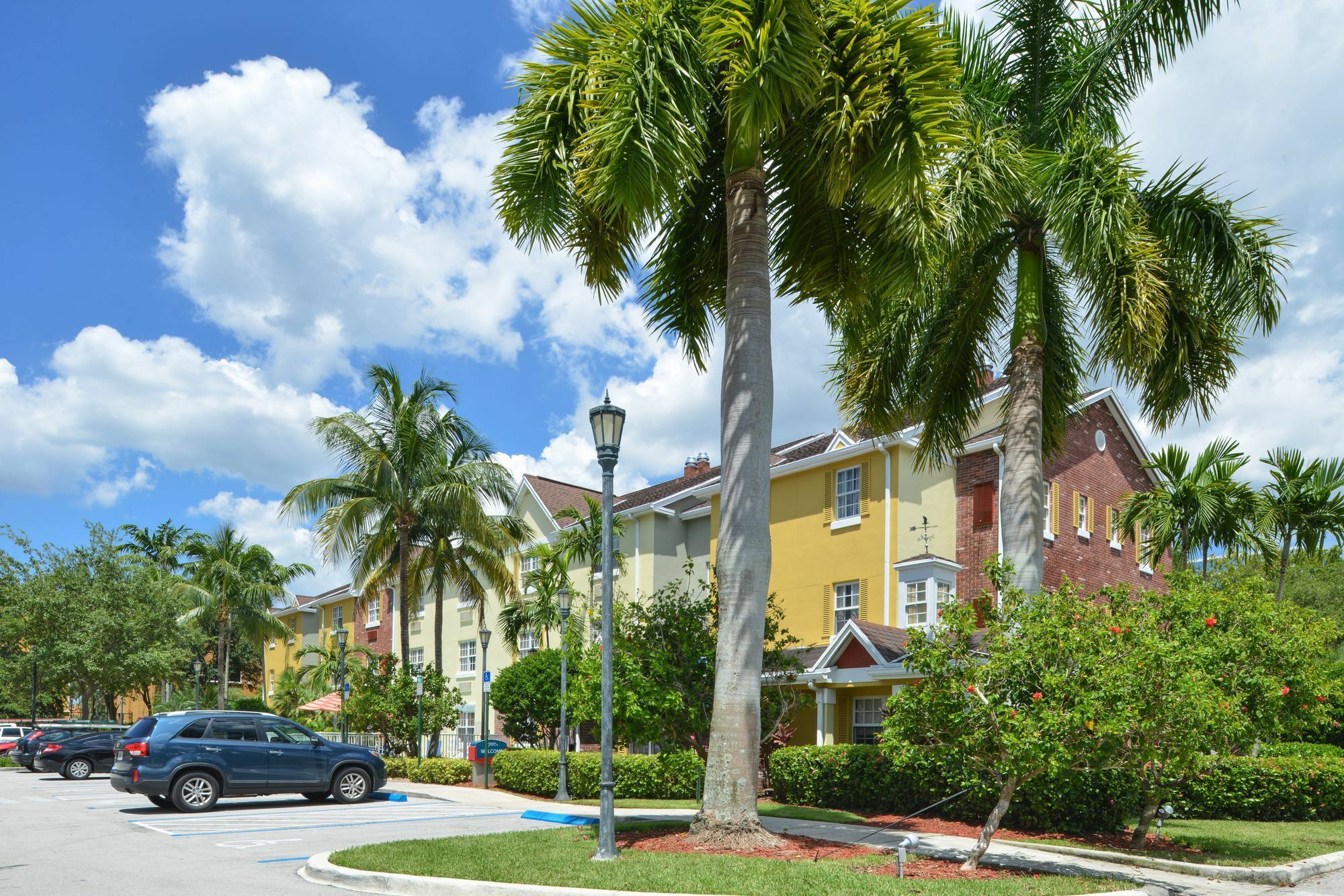 Candlewood Suites Miami Lakes By Ihg Екстериор снимка