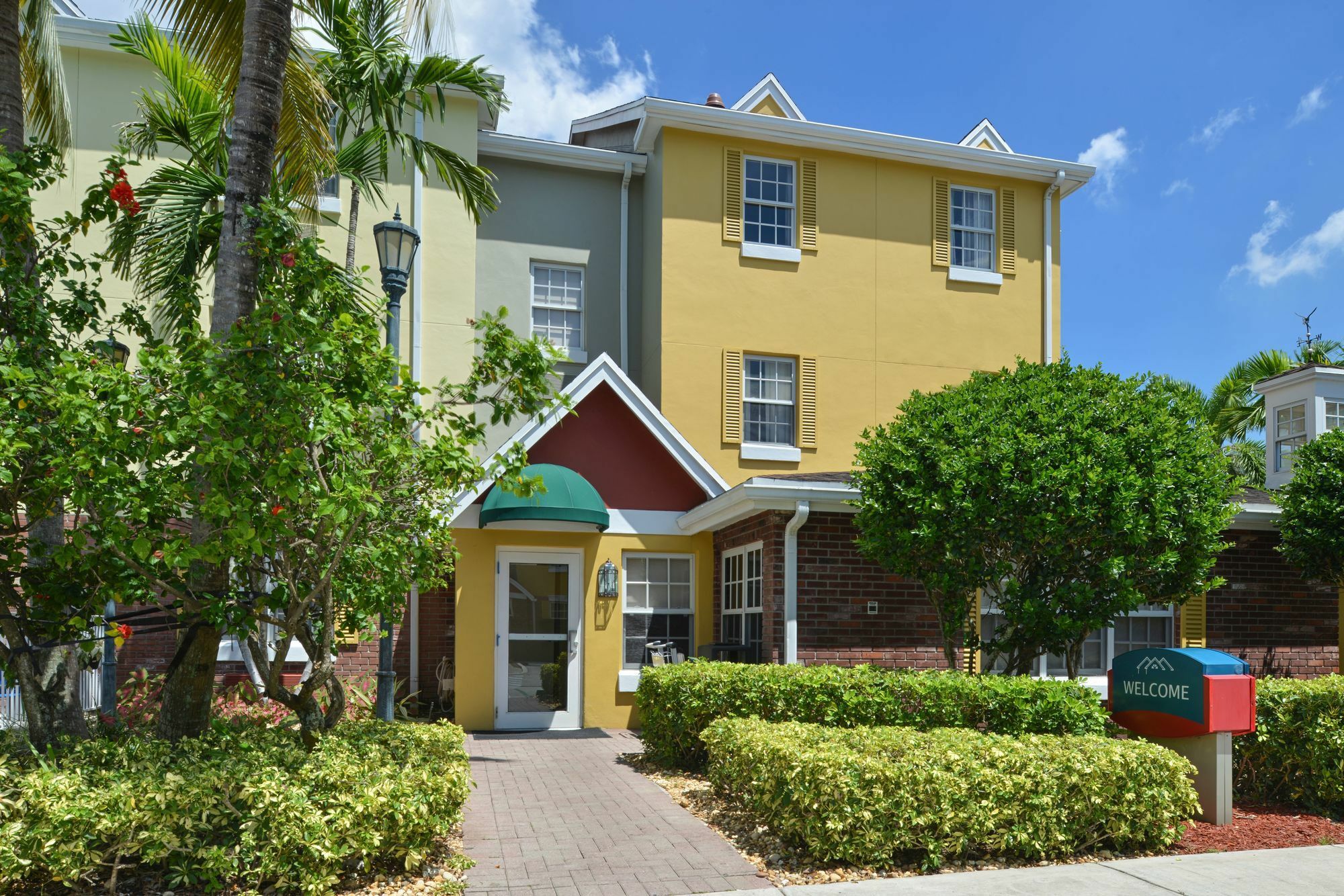 Candlewood Suites Miami Lakes By Ihg Екстериор снимка